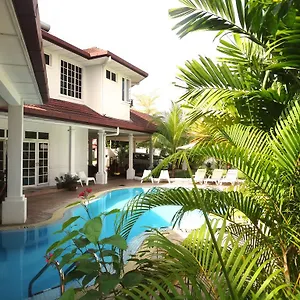 Bed & Breakfast Rumah Putih Near Klia Sepang
